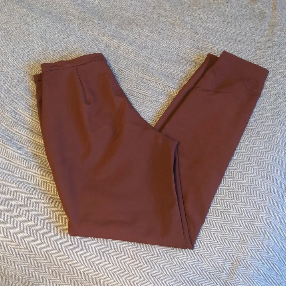 Wilfred size 2 burgundy slim cropped pants - Picture 1 of 4